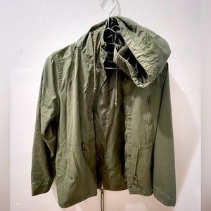 Cargo Size M. Women’s jacket. Shoulder length 16”, length 25”, sleeve length 24”